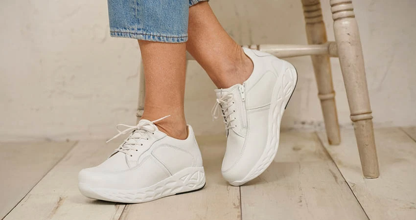 Weisse Schuhe reinigen