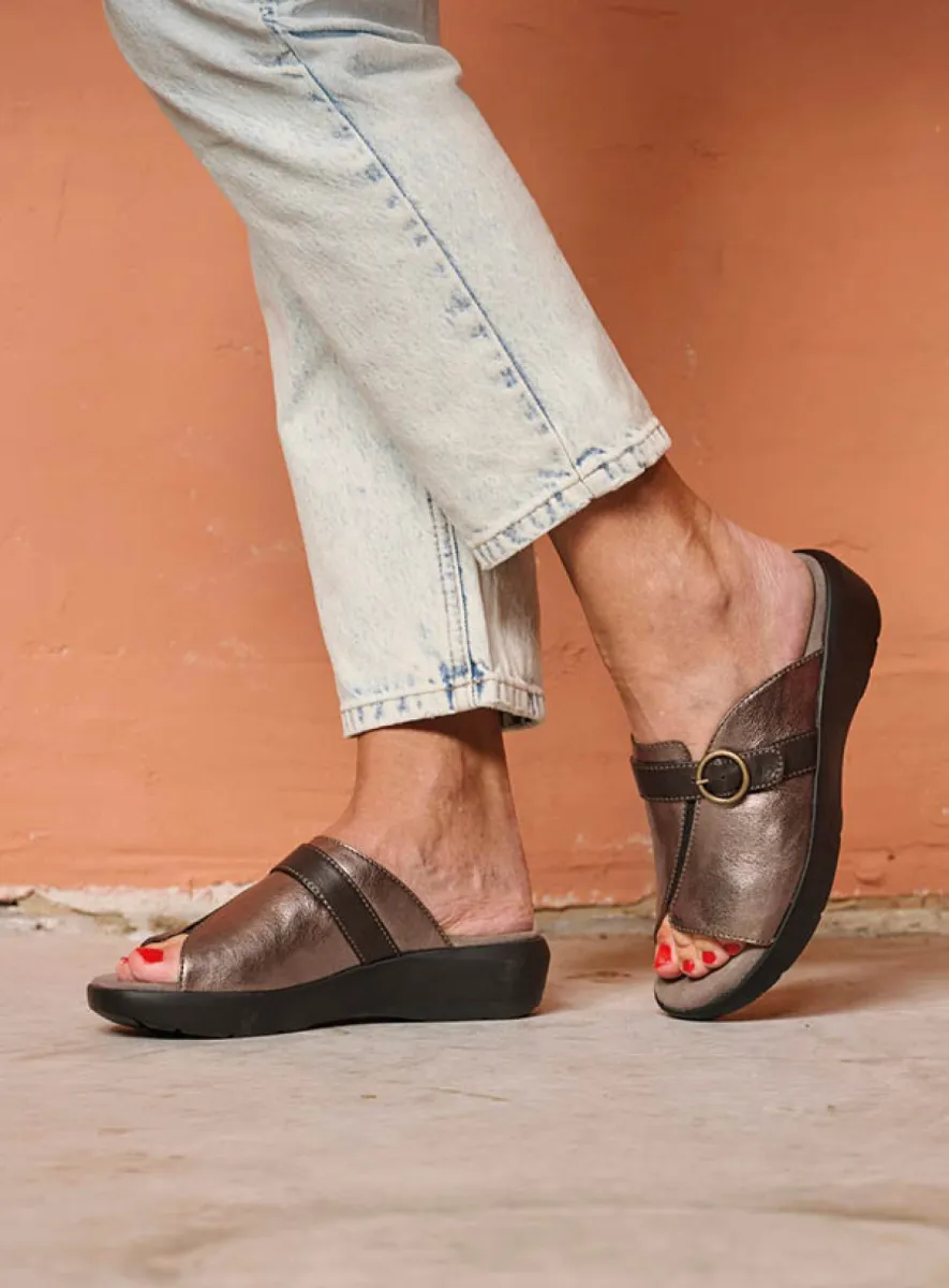 Wolky SS26 00204 Chino 23203 Leder metallic bronze