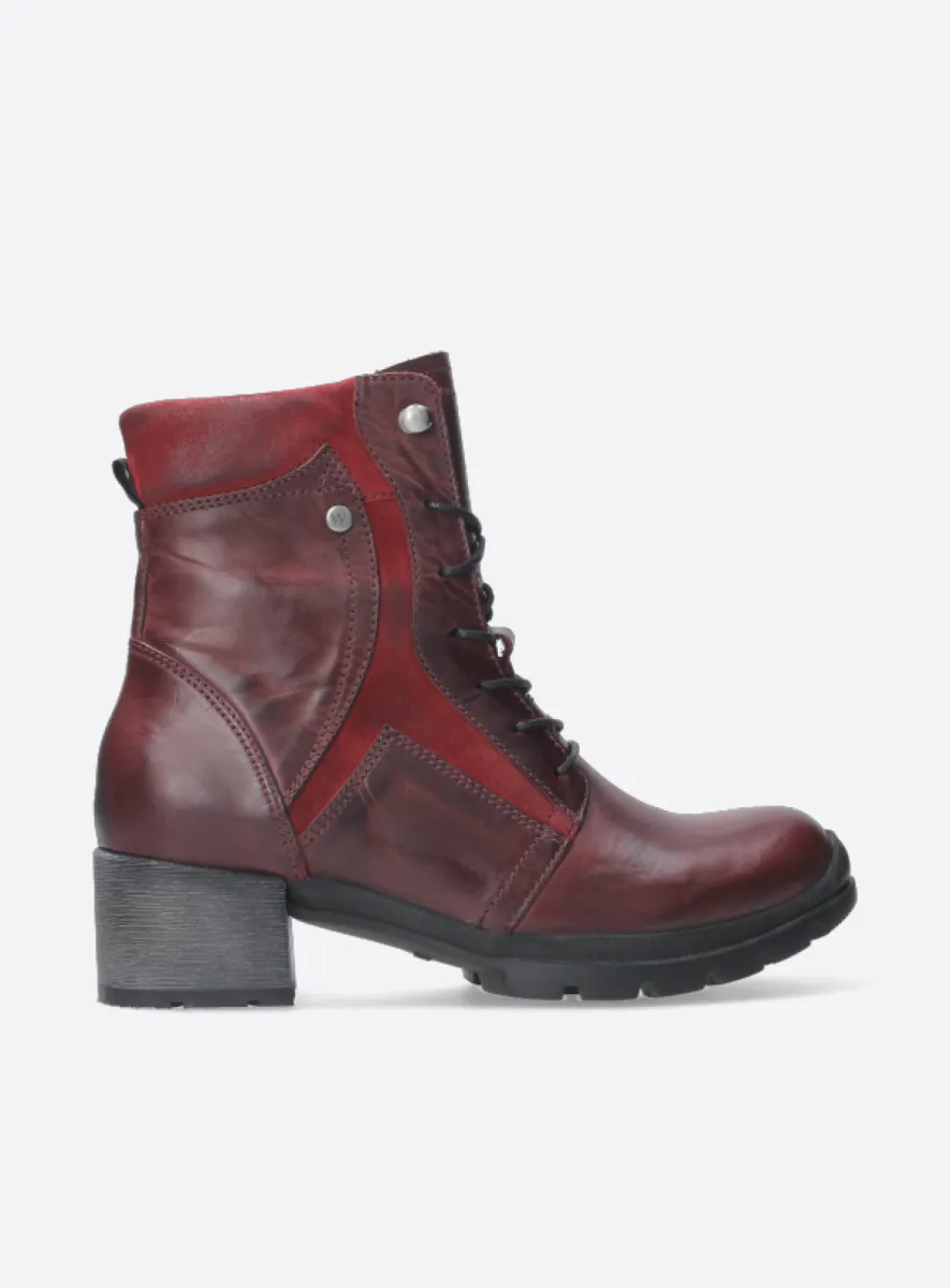 Leder bordeauxrot